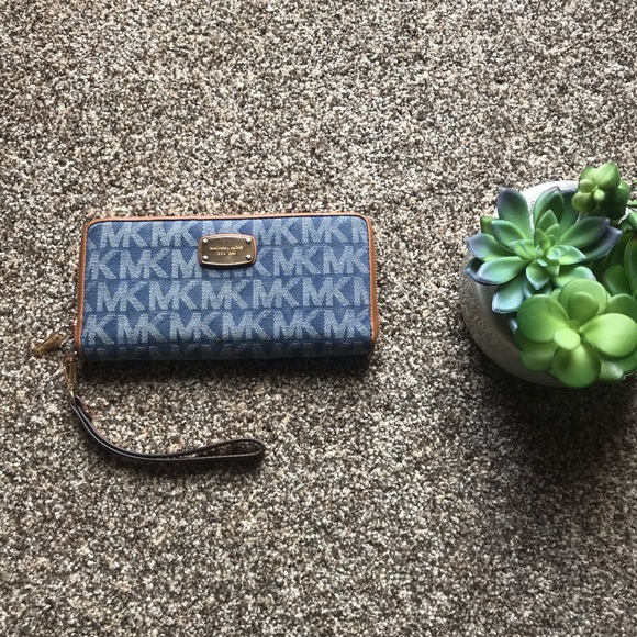 Michael Kors Handbags - Michael Kors Wallet